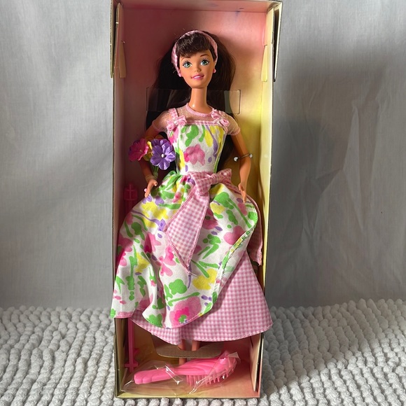 💐Avon Special Edition, Spring Petals Barbie - Picture 7 of 7